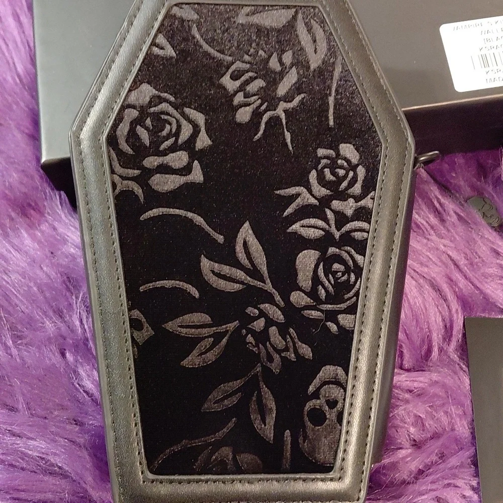 KILLSTAR VAMPIRES KILL COFFIN WALLET BLACK ZIP ROUND CLOSURE CROSS PULL CHARM - Picture 5 of 14